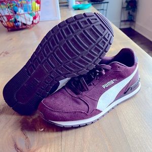 Ladies Tennis Shoes - PUMA